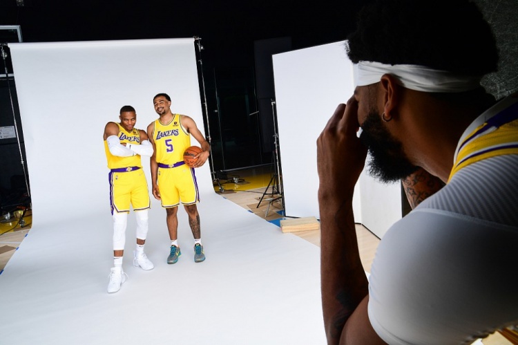 篮球NBA明星球员参加公益活动（NBA球星参与公益慈善活动）