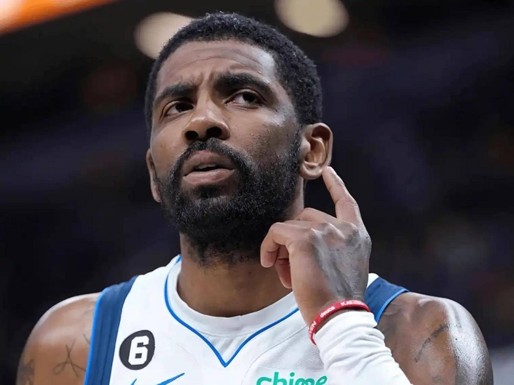 记者：对和俱乐部有分歧但最终留队的球员，球迷应该宽容一点（记者：球员与俱乐部有分歧仍选择留队，球迷应多些包容）