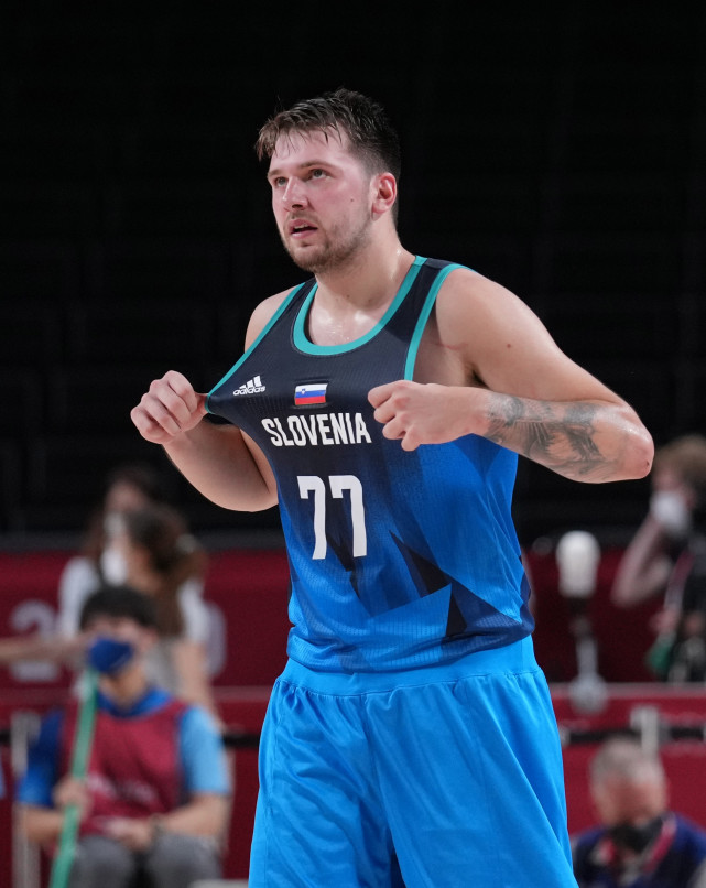 埃里克森生前欠下巨额债务，家人将其豪宅打折出售抵债（生前背负巨额债务，其家人折价出售豪宅偿债）