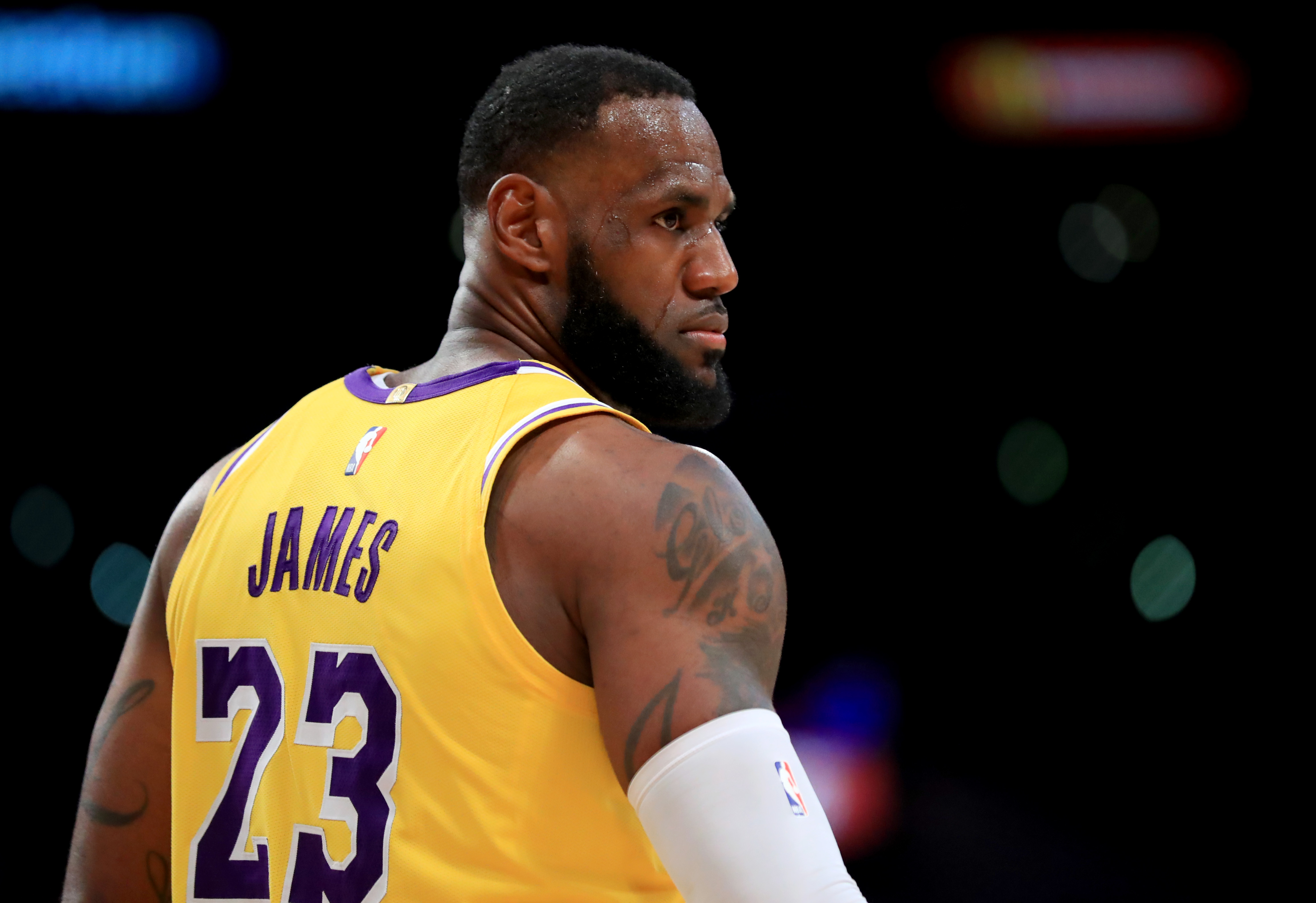 WCBA综述：四川&广东&武汉三连胜 邹广凤关键抢断助山东险胜江苏（WCBA战报：四川、广东、武汉豪取三连胜 邹广凤末节关键抢断助山东险胜江苏）