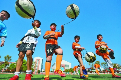 青岛伤兵满营迎常规赛！齐鲁德比争议判罚成导火索？（常规赛将至青岛伤情告急，齐鲁德比争议吹罚会否引爆矛盾？）