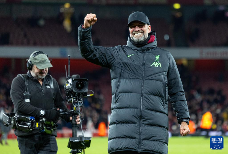 年薪6000万却场均只有14分！库里真被他坑惨了，勇士必须改变阵容（6000万年薪仅14分输出，库里被拖累，勇士必须变阵）