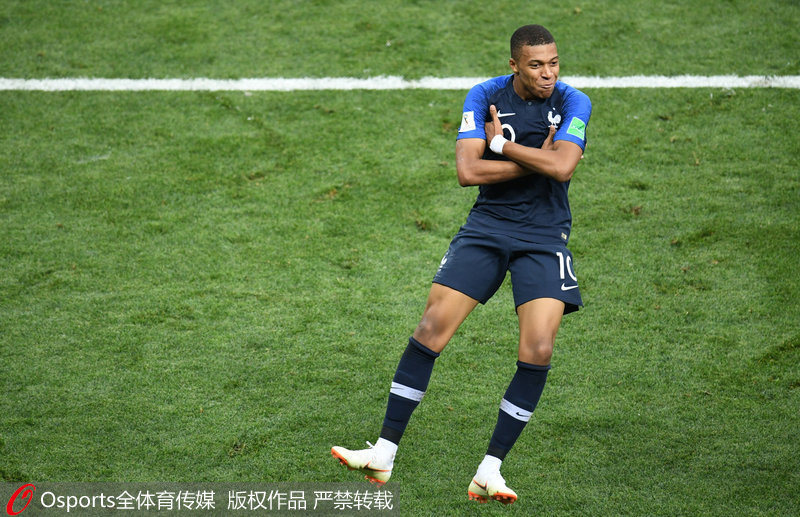 阿莫林头大了！曼联1-1又爆冷：英超7队争四差3分，1队成大黑马（1-1再被逼平！曼联令阿莫林头疼：英超争四7队仅隔3分，黑马崛起）