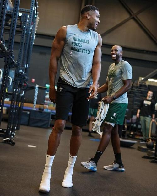 又翻车！埃因霍温官宣费尔曼留队，此前罗马诺HWG加盟费内巴切（大反转：埃因霍温官宣费尔曼留队，罗马诺HWG费内巴切告吹）