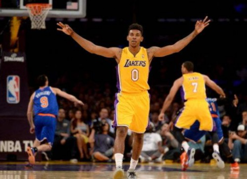 特雷·杨下放背后的原因分析（特雷·杨被下放的原因深度解读）