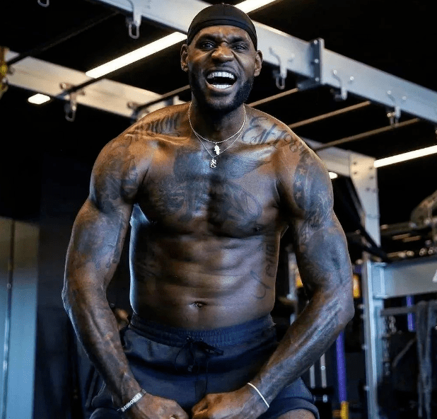 半场战报：亚特兰大1-0佛罗伦萨，德凯特拉雷助攻奥迪隆破僵（半场战报：亚特兰大1-0领先佛罗伦萨，德凯特拉雷助攻奥迪隆先拔头筹）